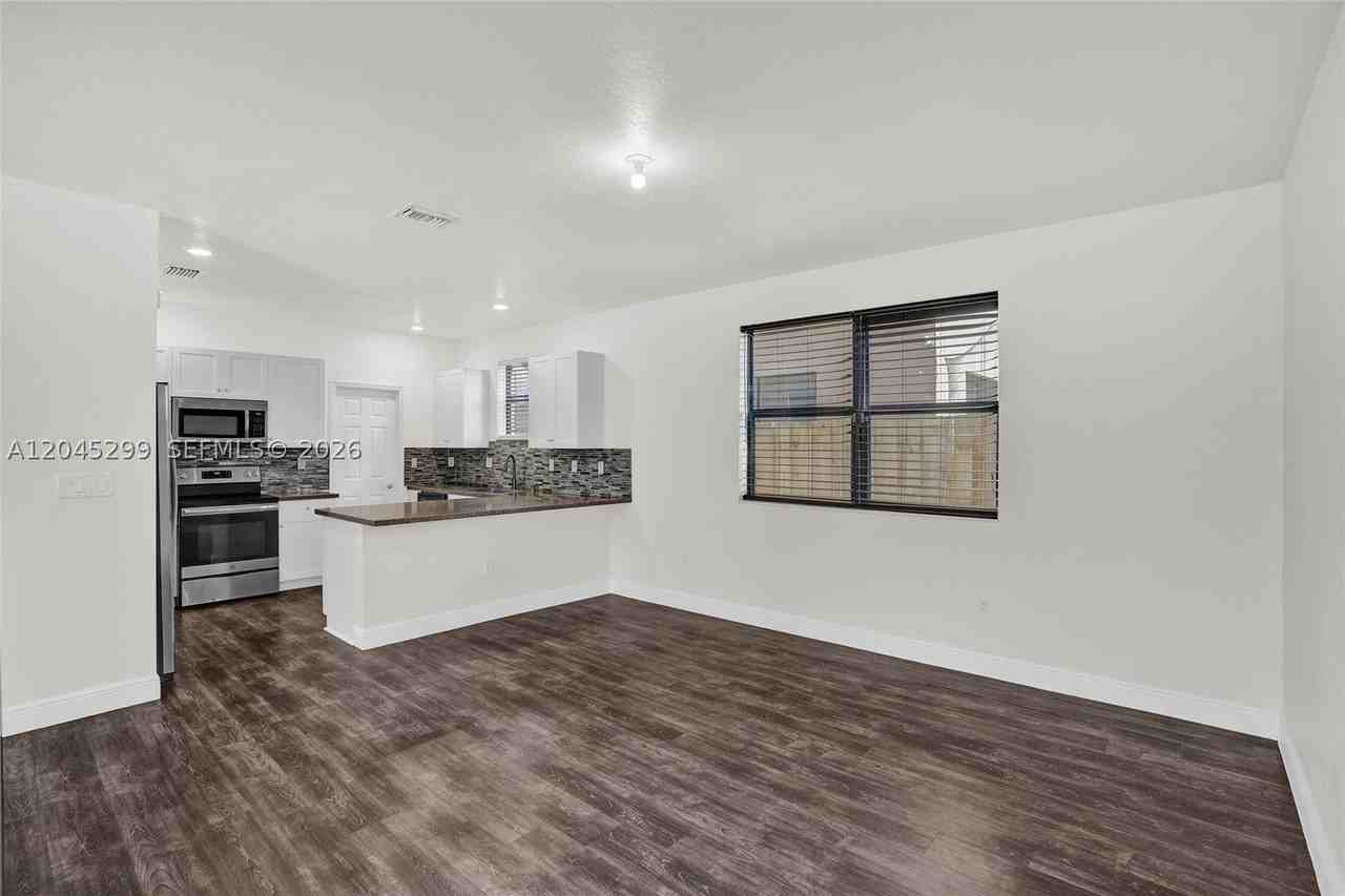 2502 Ne 1st St #0 - Photo 7 of 50
