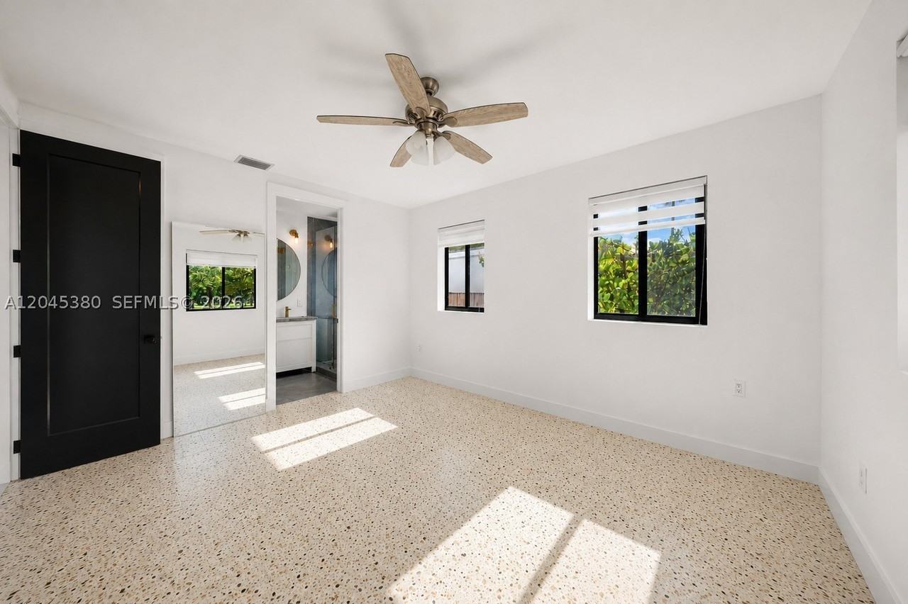 365 Fairway Dr - Photo 2 of 25