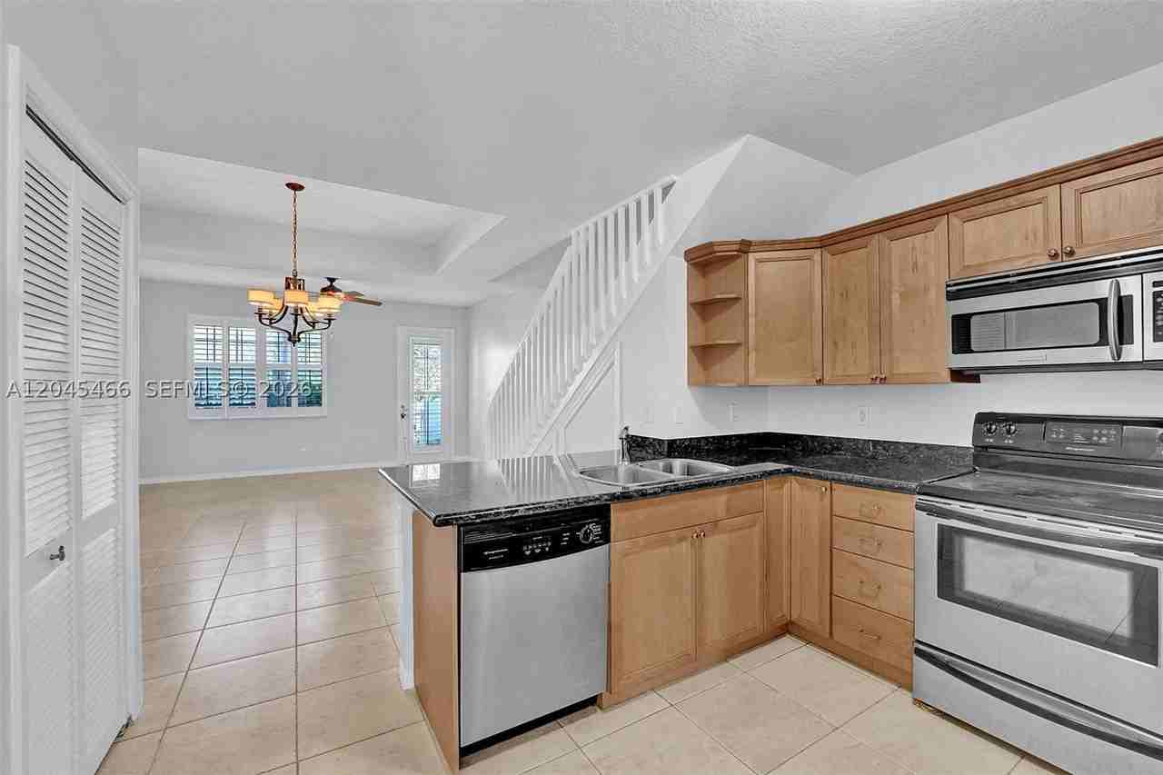 602 S Federal Hwy #12 - Photo 5 of 28