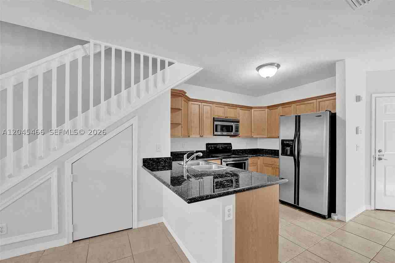 602 S Federal Hwy #12 - Photo 6 of 28