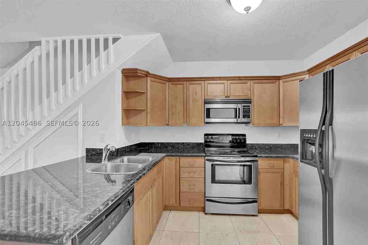 602 S Federal Hwy #12 - Photo 7 of 28