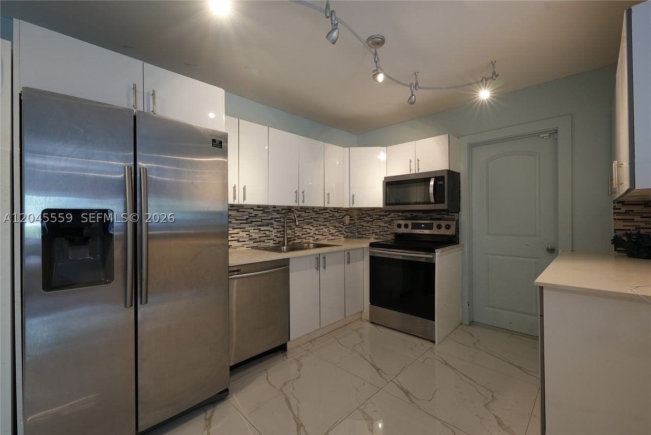 7304 Mckinley St - Photo 5 of 14