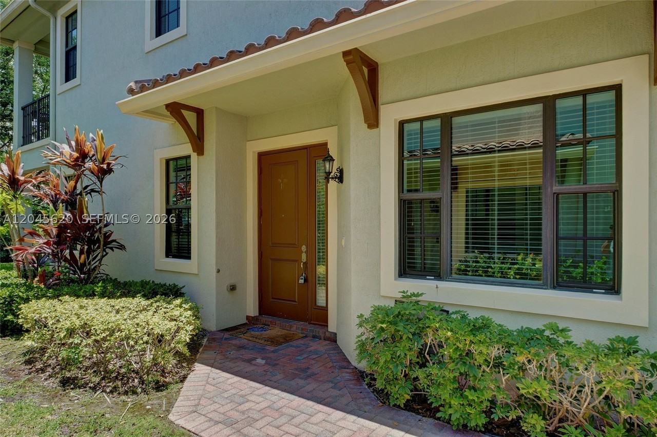 142 Sw 127th Ter - Photo 2 of 50