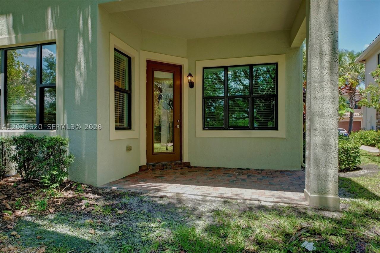 142 Sw 127th Ter - Photo 3 of 50