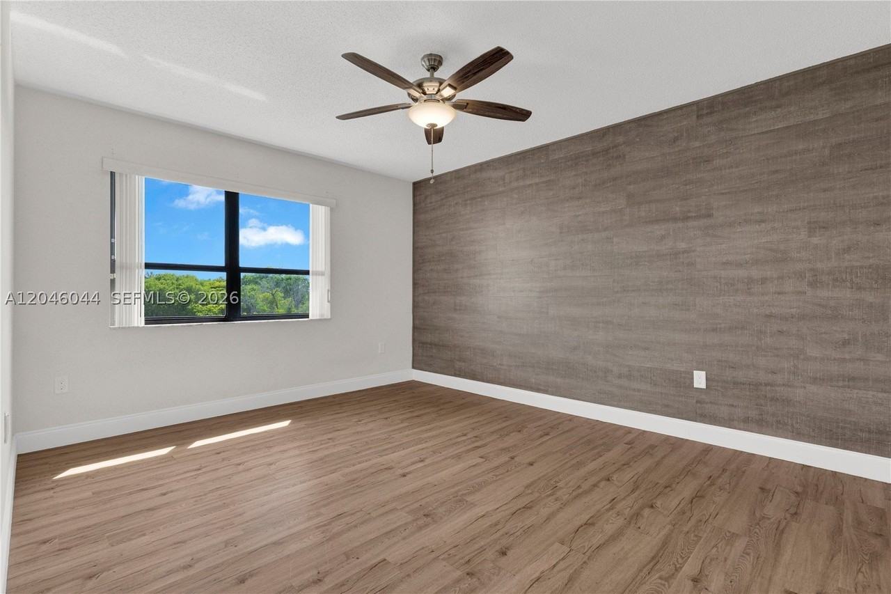1121 Sw 122nd Ave #412-2 - Photo 3 of 40