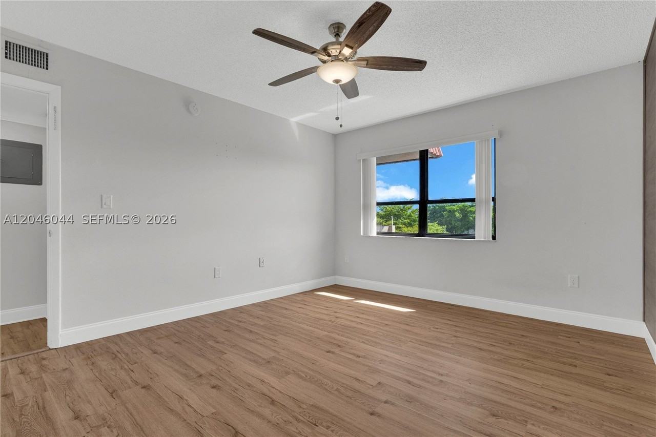 1121 Sw 122nd Ave #412-2 - Photo 4 of 40