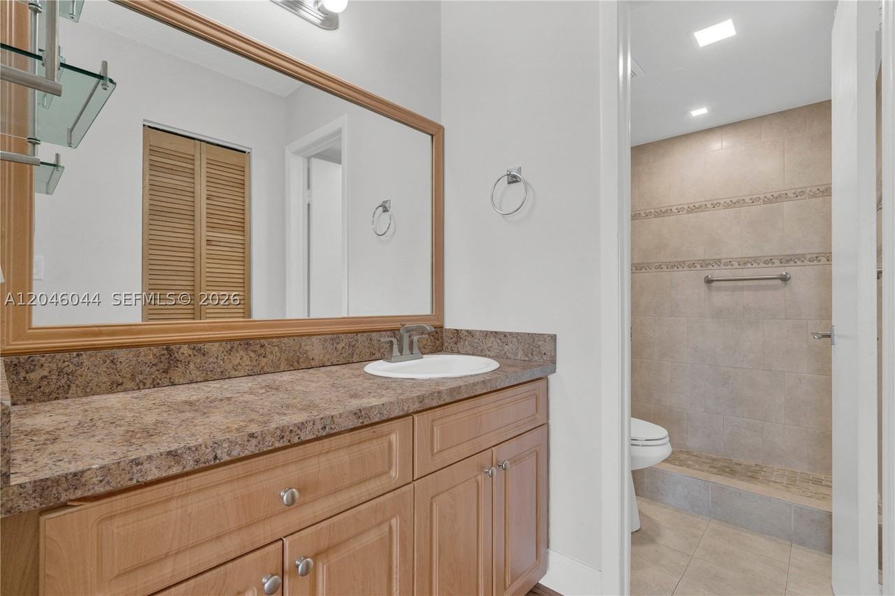 1121 Sw 122nd Ave #412-2 - Photo 7 of 40
