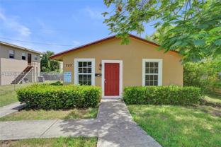727 22nd St #B - Photo 1 of 1