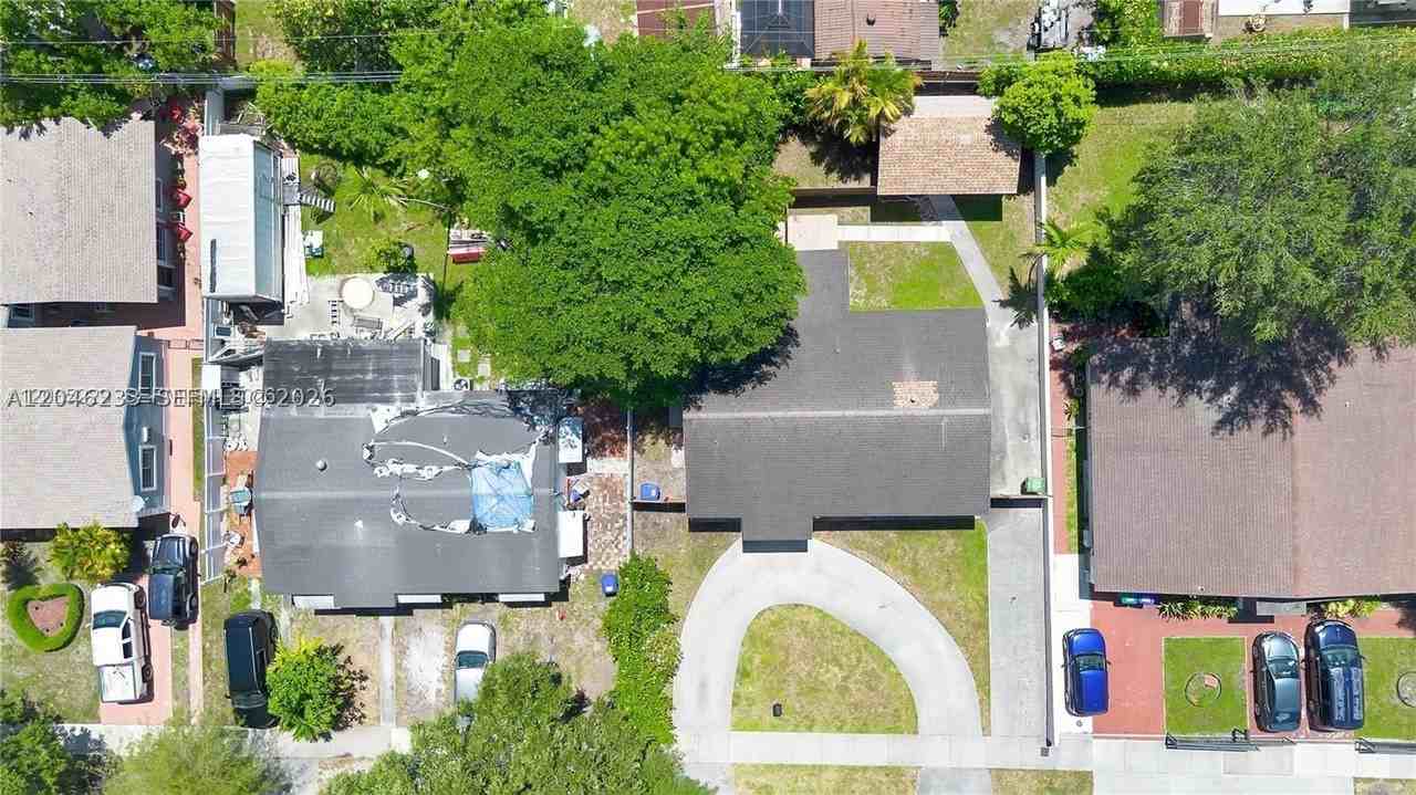 321 Nw 56th Ave - Photo 6 of 28