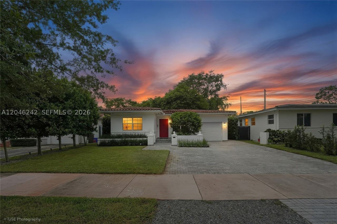 1556 Catalonia Ave - Photo 2 of 24