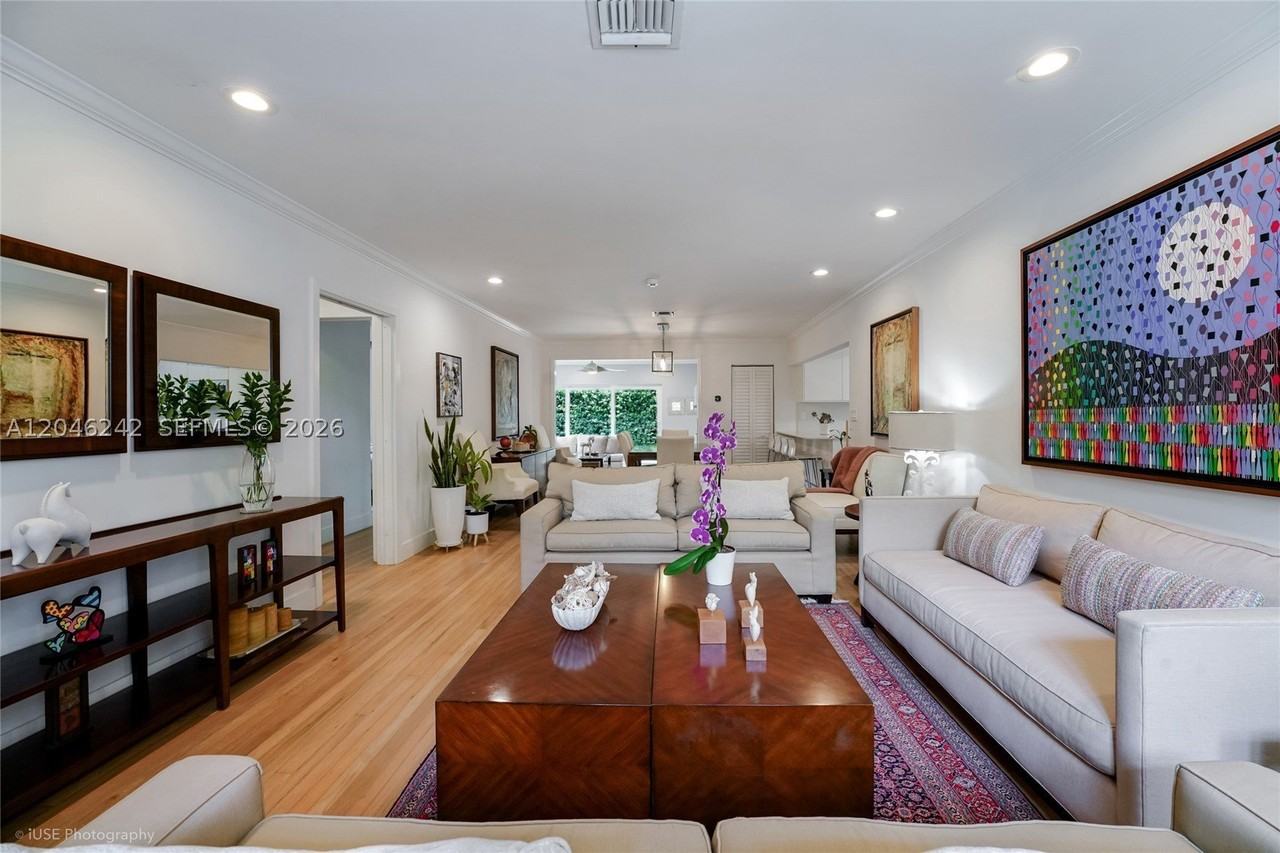 1556 Catalonia Ave - Photo 3 of 24