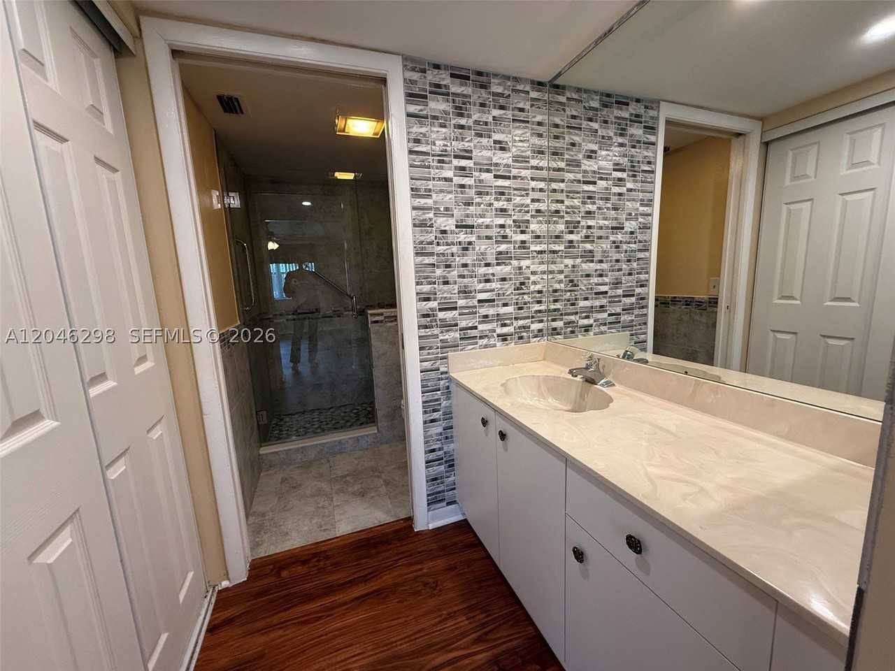 2512 Se 19th Pl #206A - Photo 7 of 12