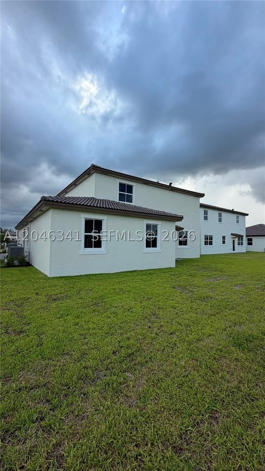 2475 Se 29th Dr - Photo 3 of 48