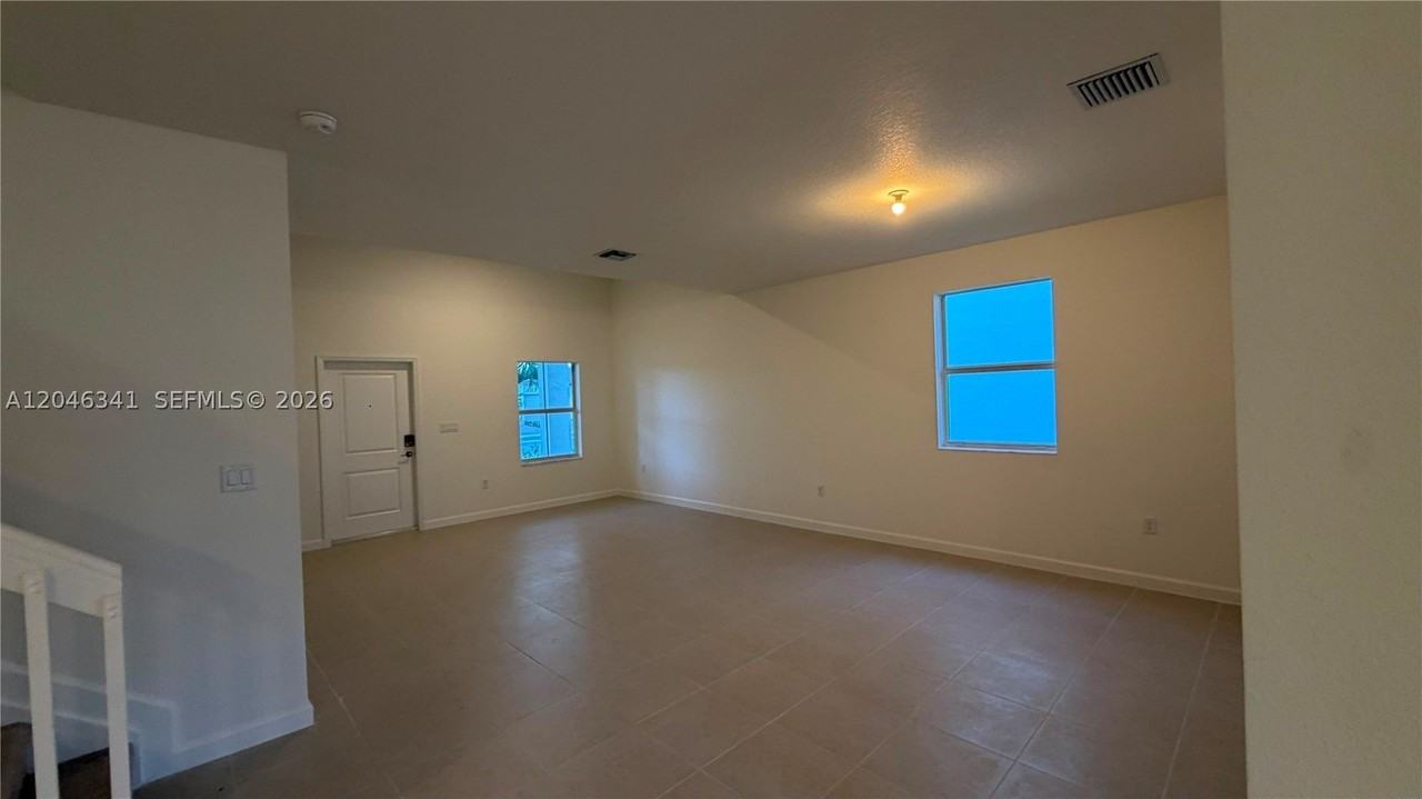 2475 Se 29th Dr - Photo 5 of 48
