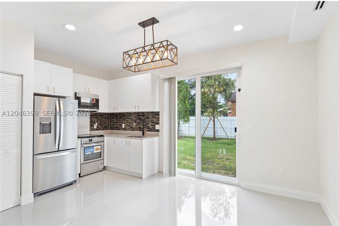 1252 Nw 39th St #1252 - Photo 6 of 15