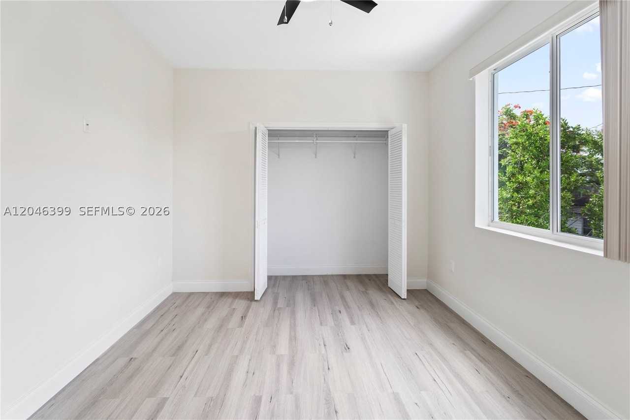 1252 Nw 39th St #1252 - Photo 7 of 15