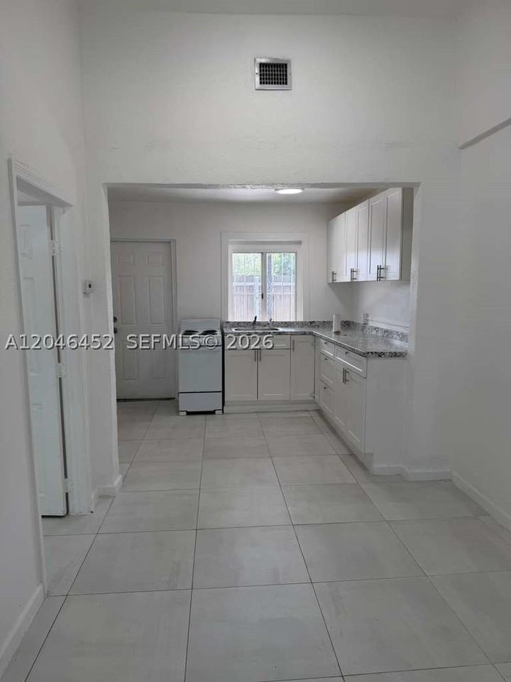 1049 Nw 95th St #A2 - Photo 3 of 3