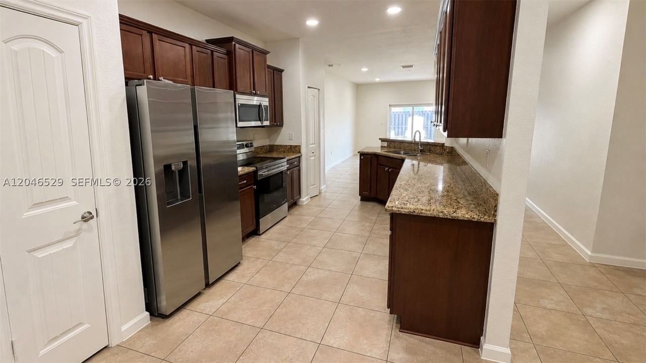 3431 Ne 1st St #3431 - Photo 6 of 50