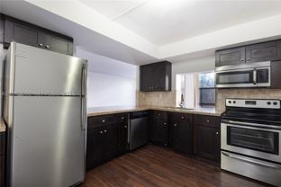 1000 Parkview Dr #302 - Photo 1 of 1