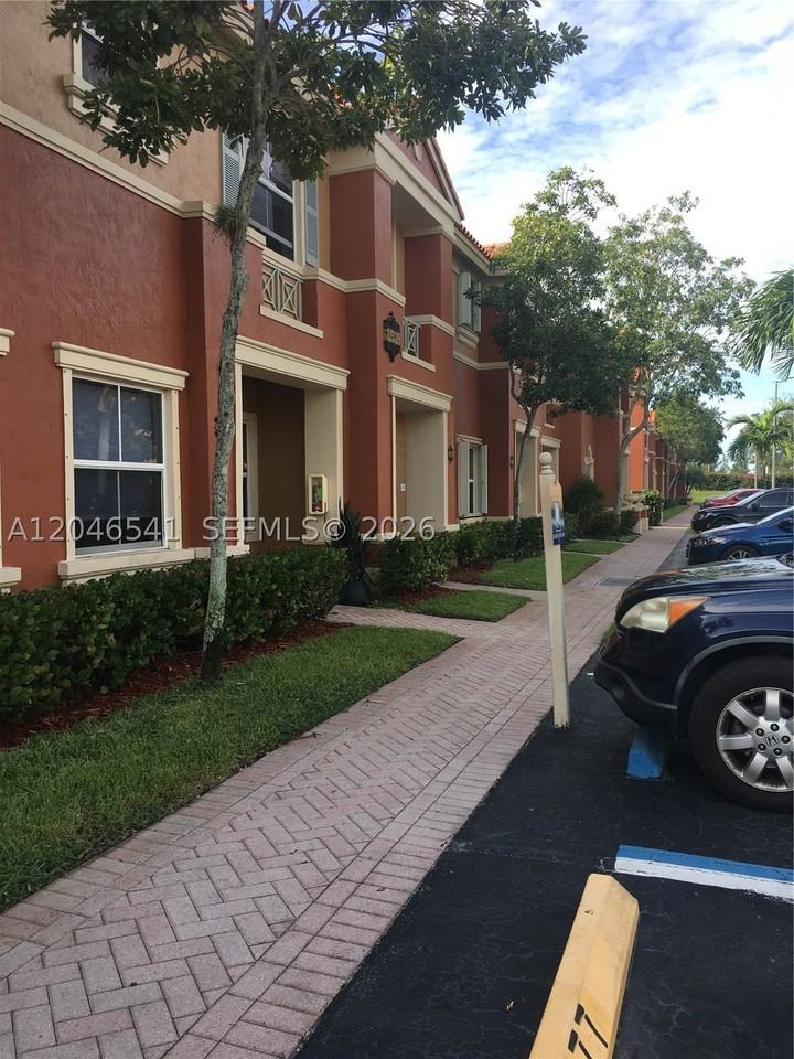 11528 Nw 60th Ter #477 - Photo 2 of 12