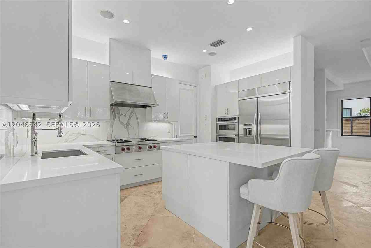2561 Trapp Ave - Photo 5 of 24