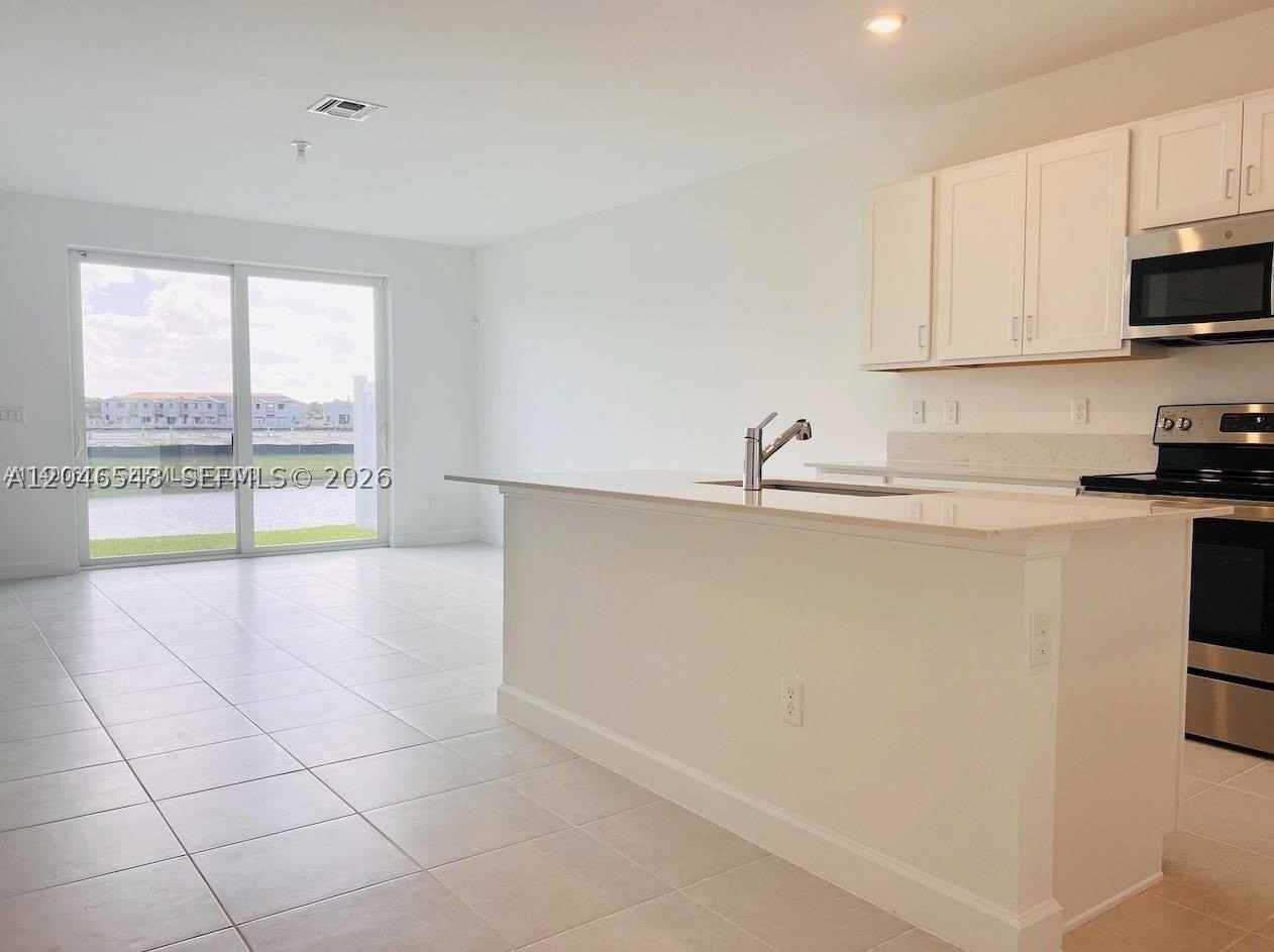 204 Se Woodbark St #204 - Photo 4 of 19