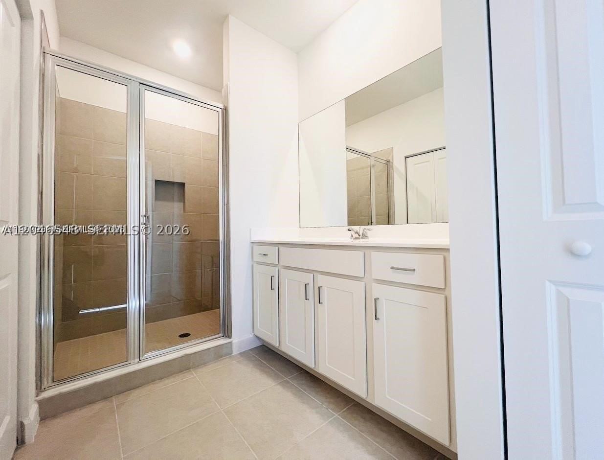 204 Se Woodbark St #204 - Photo 5 of 19
