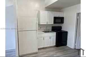 featured image of 2205 Roosevelt St #2