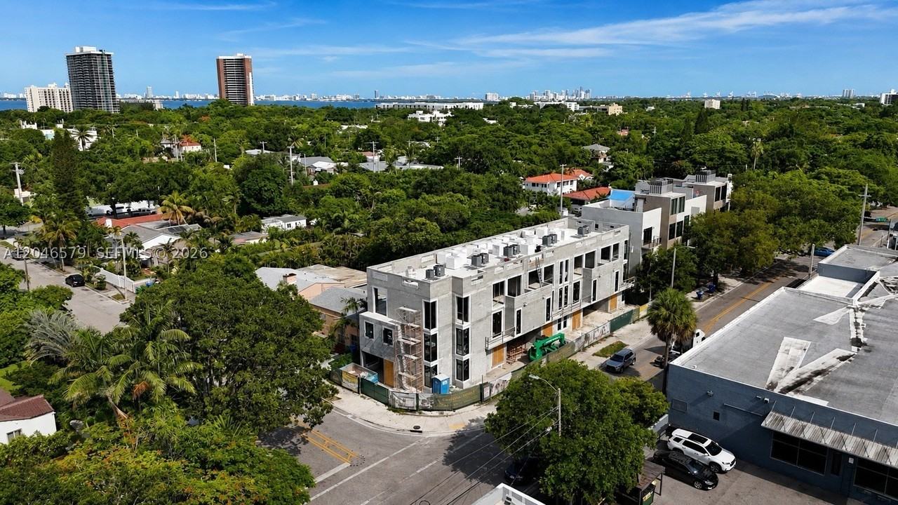 420 Ne 72nd St #TH4 - Photo 2 of 33
