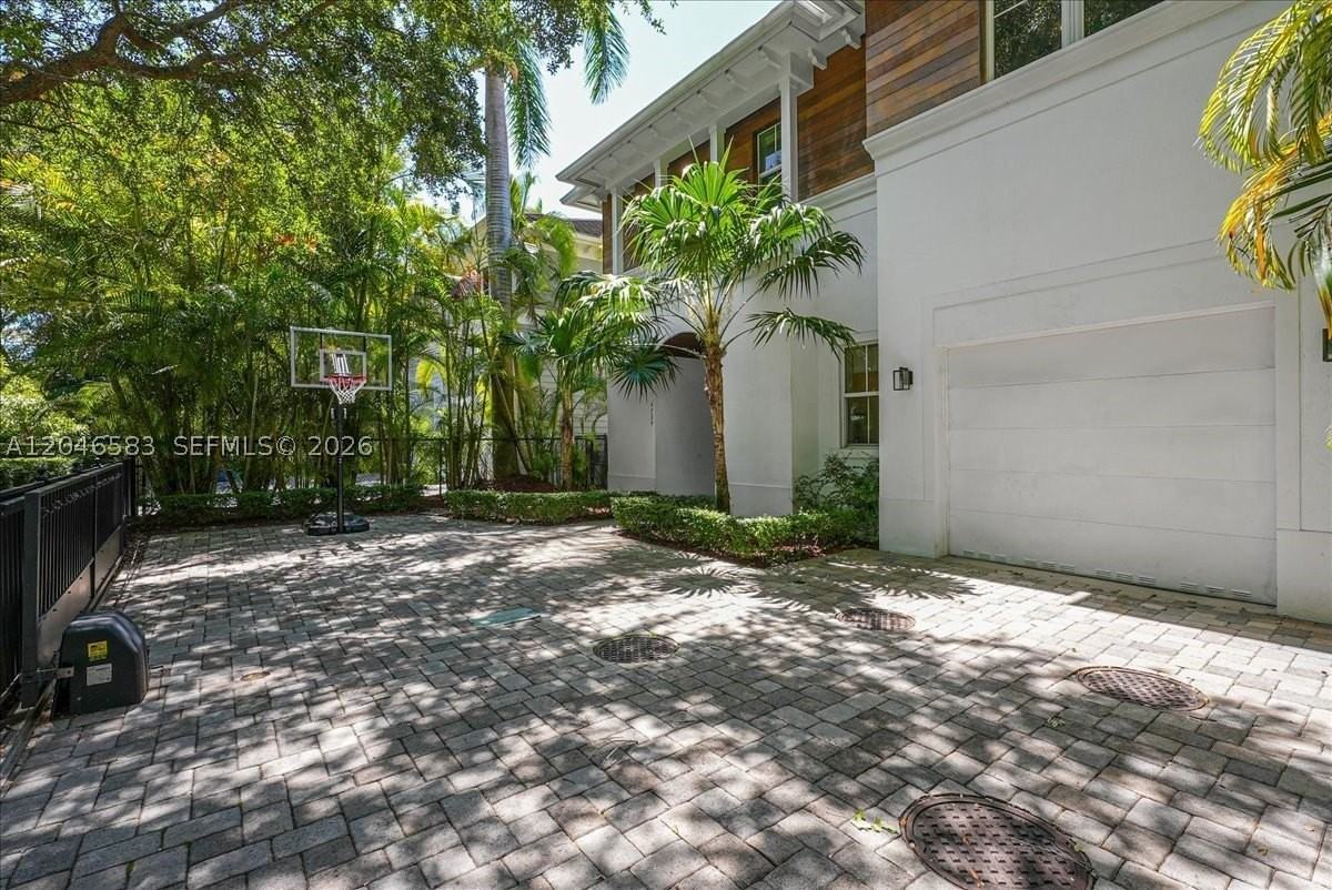 4734 Sunset Dr - Photo 3 of 46