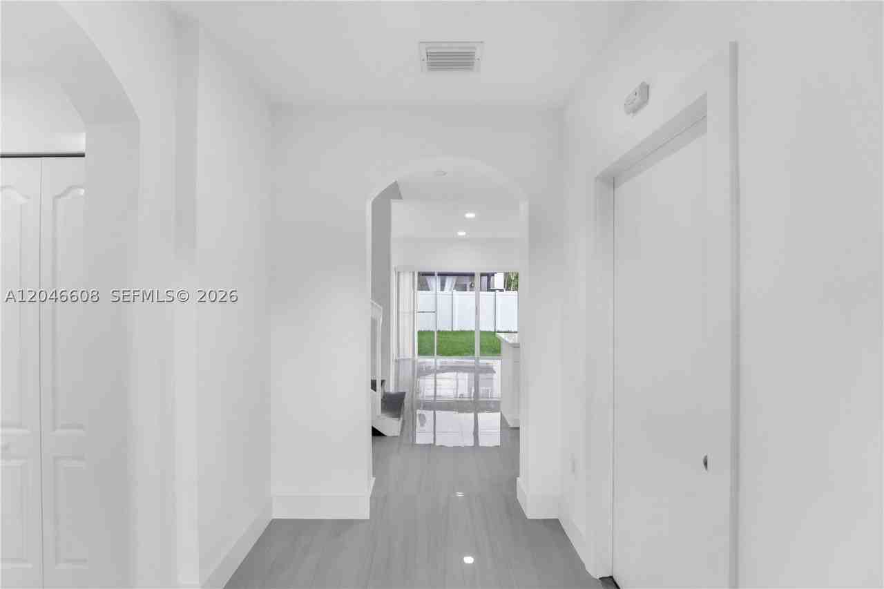 2802 Sw 128th Way #B - Photo 5 of 34