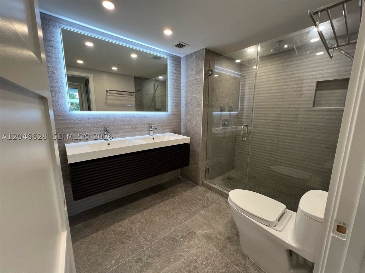 200 Ocean Dr #3C - Photo 3 of 9