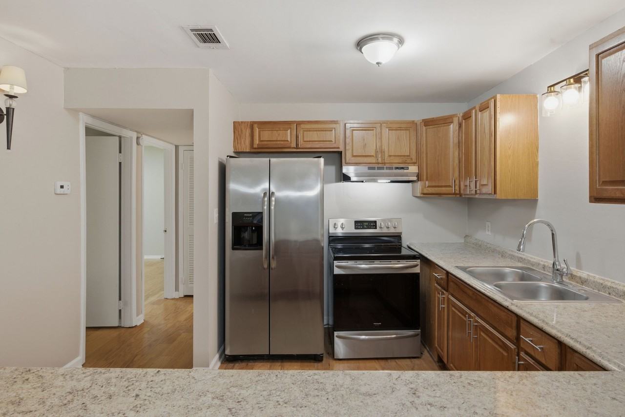 815 Ashlawn Pl #1 - Photo 3 of 20