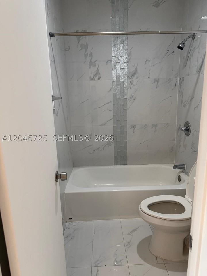 1036 Nw 3rd St #2 - Photo 5 of 8