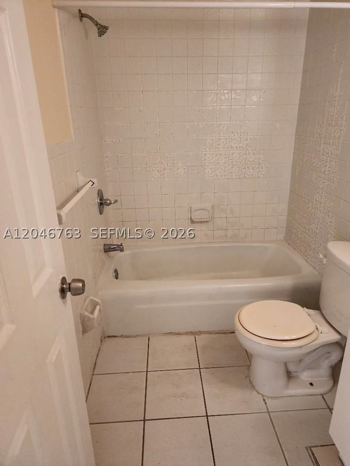 4147 Nw 19th St #4147 - Photo 2 of 15