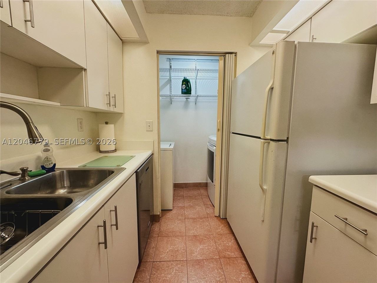 927 Ne 199th St #101 - Photo 4 of 11