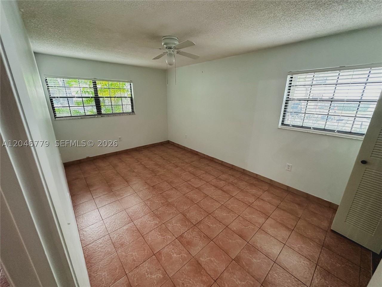 927 Ne 199th St #101 - Photo 5 of 11