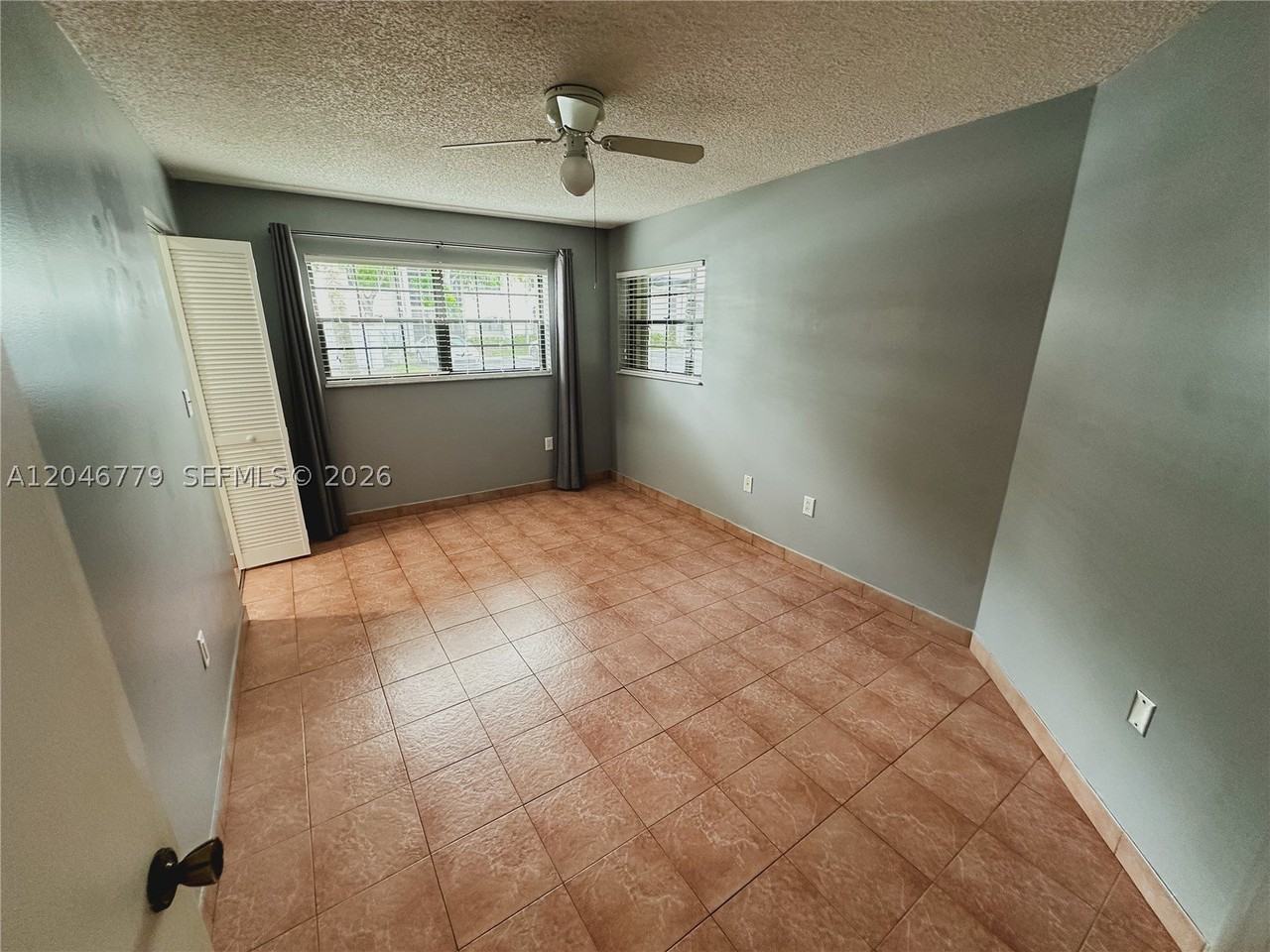 927 Ne 199th St #101 - Photo 7 of 11