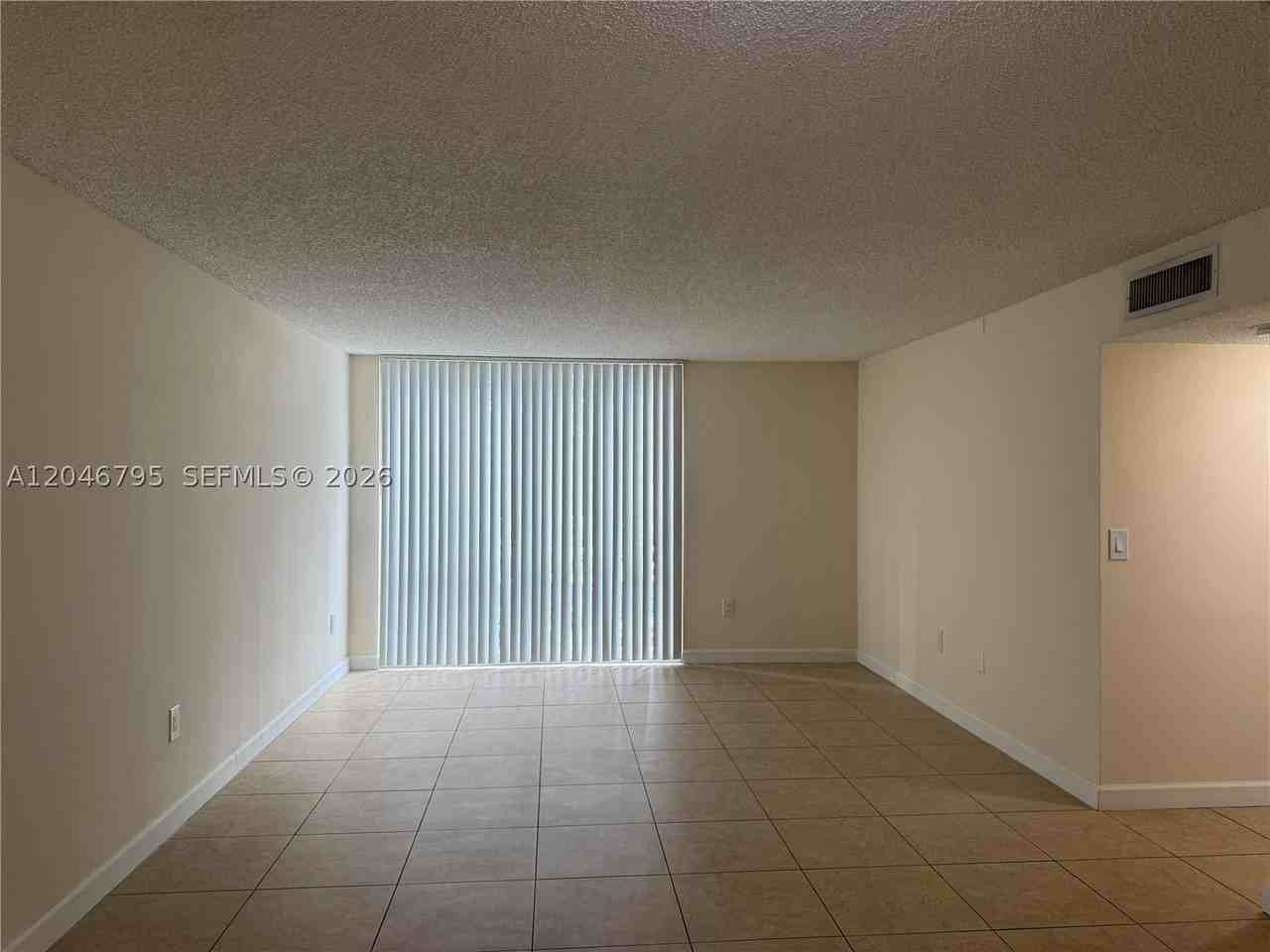 915 Nw 1st Ave - Photo 6 of 8
