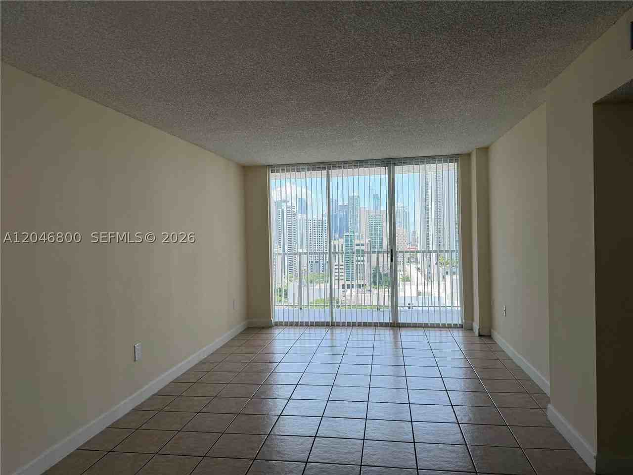 915 Nw 1st Ave - Photo 6 of 10