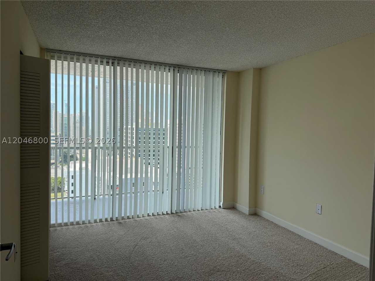 915 Nw 1st Ave - Photo 7 of 10