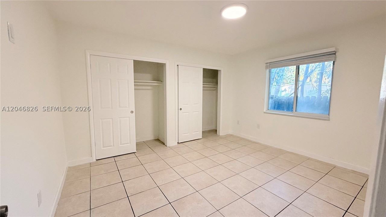 2540 Ne 181st St #2542 - Photo 3 of 11