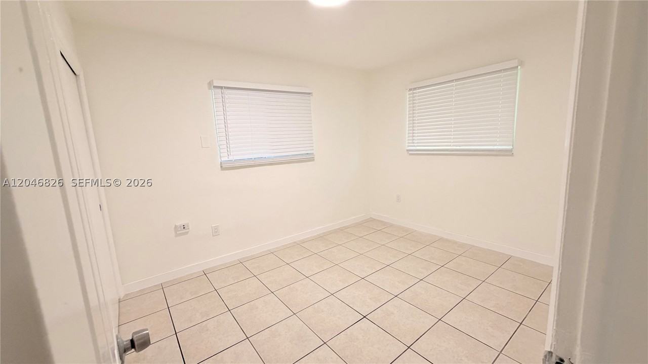 2540 Ne 181st St #2542 - Photo 5 of 11