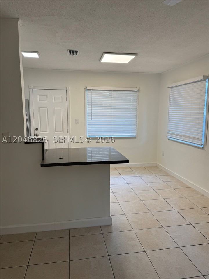 2540 Ne 181st St #2542 - Photo 7 of 11