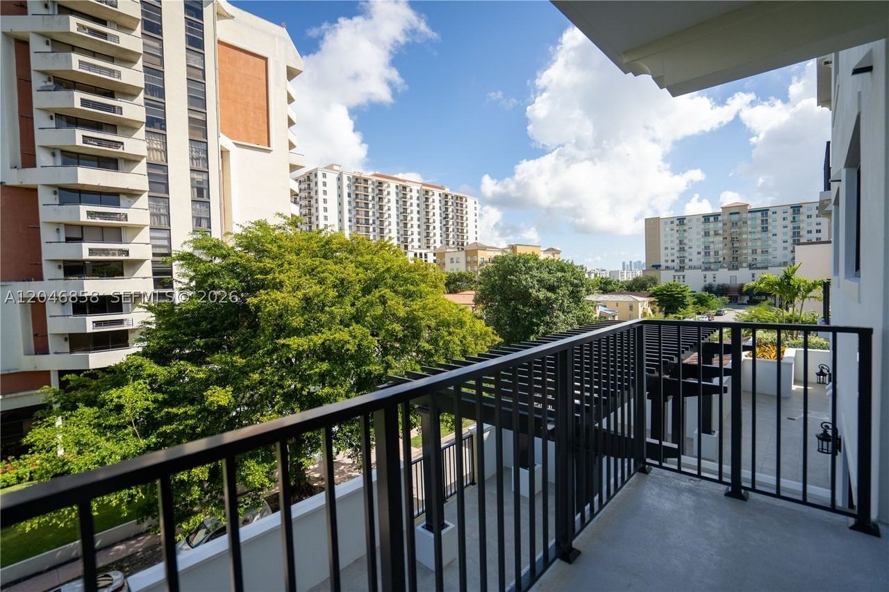 1091 Galiano St #404 - Photo 3 of 24