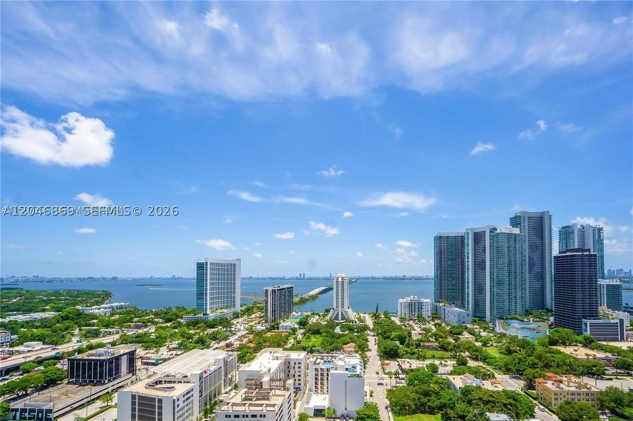 121 Ne 34th St #2706
