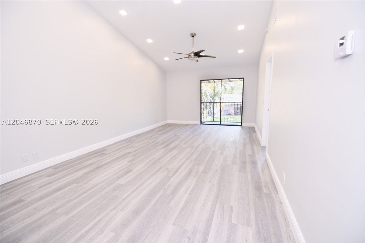 2315 Sw 22nd Ave #2020 - Photo 4 of 14