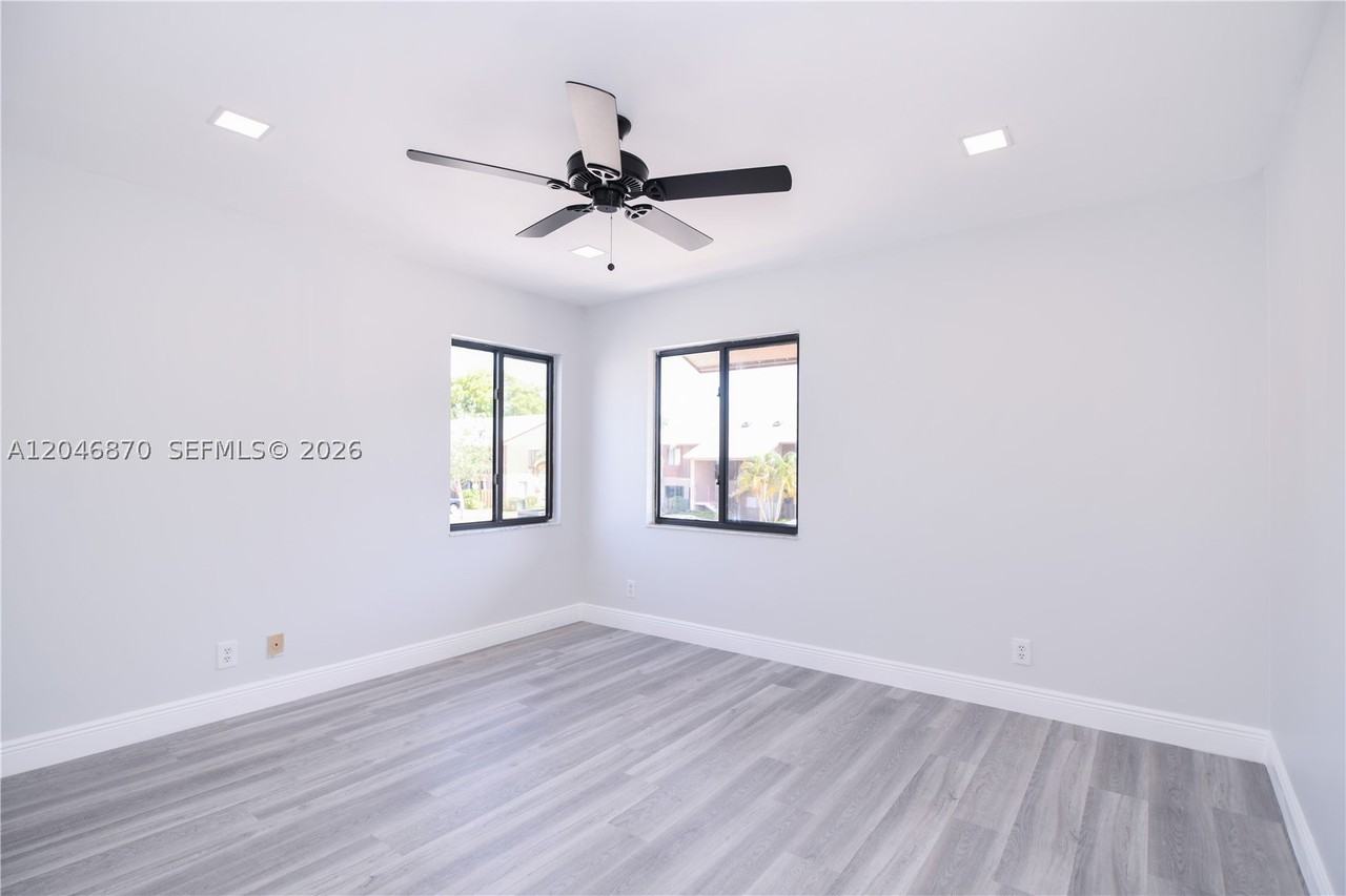 2315 Sw 22nd Ave #2020 - Photo 6 of 14