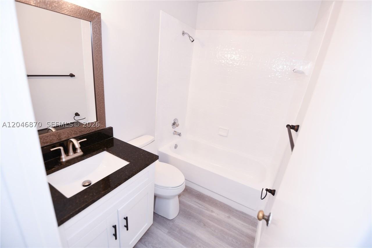 2315 Sw 22nd Ave #2020 - Photo 7 of 14