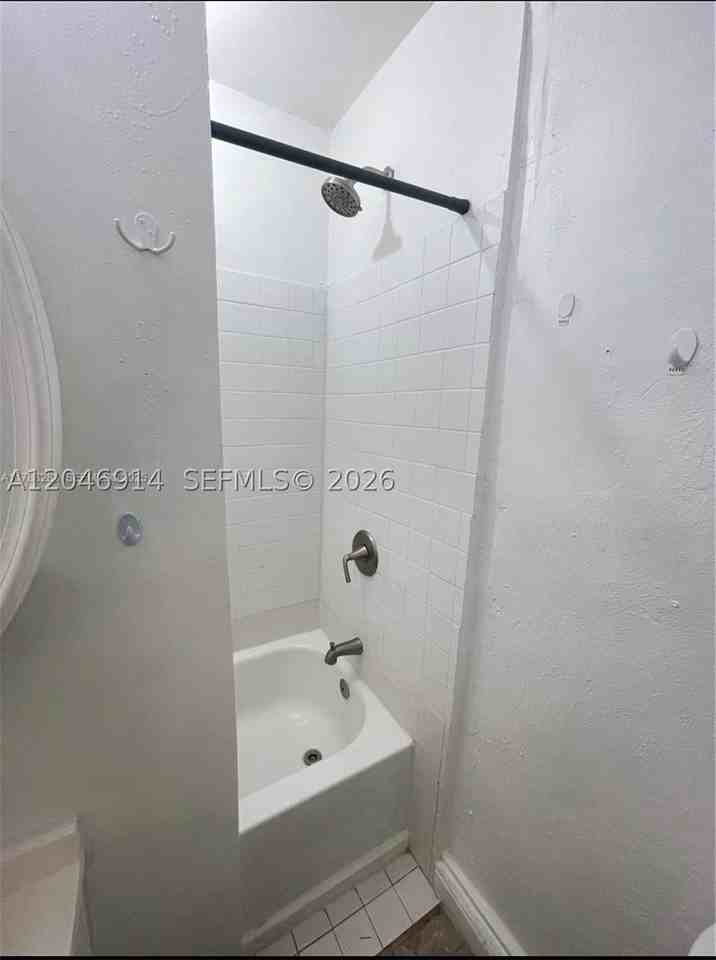 1211 Ne 130th St #1 - Photo 6 of 8